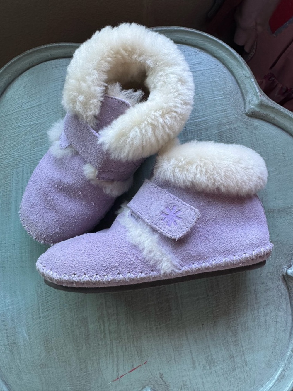 L.L.Bean Wicked Good Slippers Genuine Shearling Toddler Size 7-8 Lavender